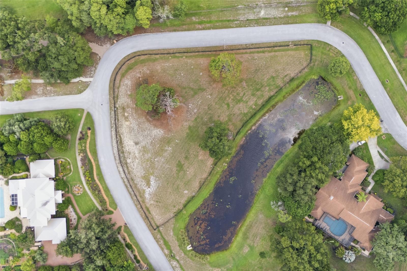 520 AUSTIN DR — photo 25