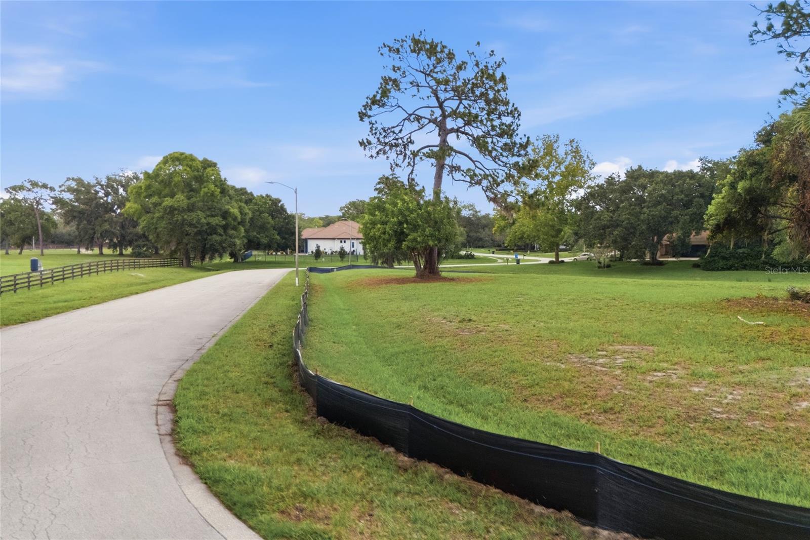 520 AUSTIN DR — photo 9
