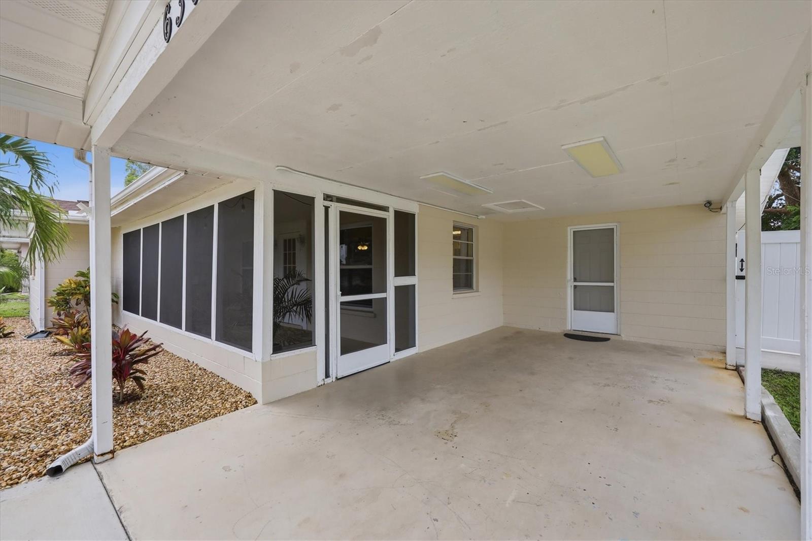 630 E SEMINOLE DR — photo 4