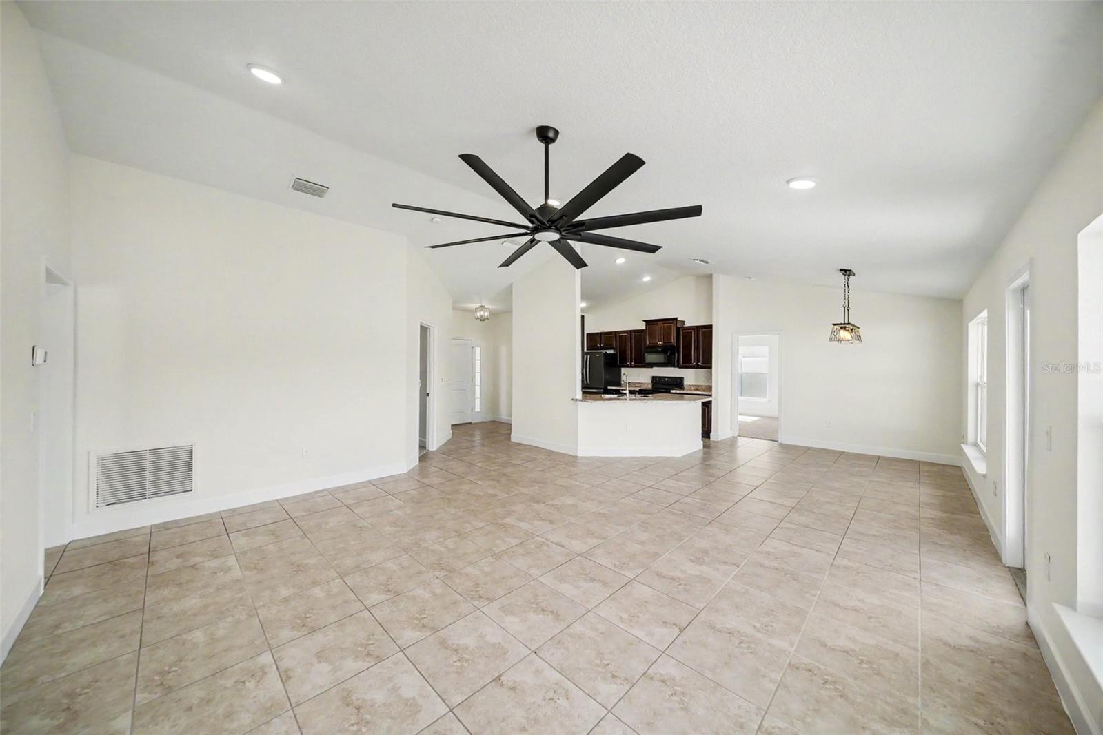 16253 VINE CLIFF AVE — photo 9