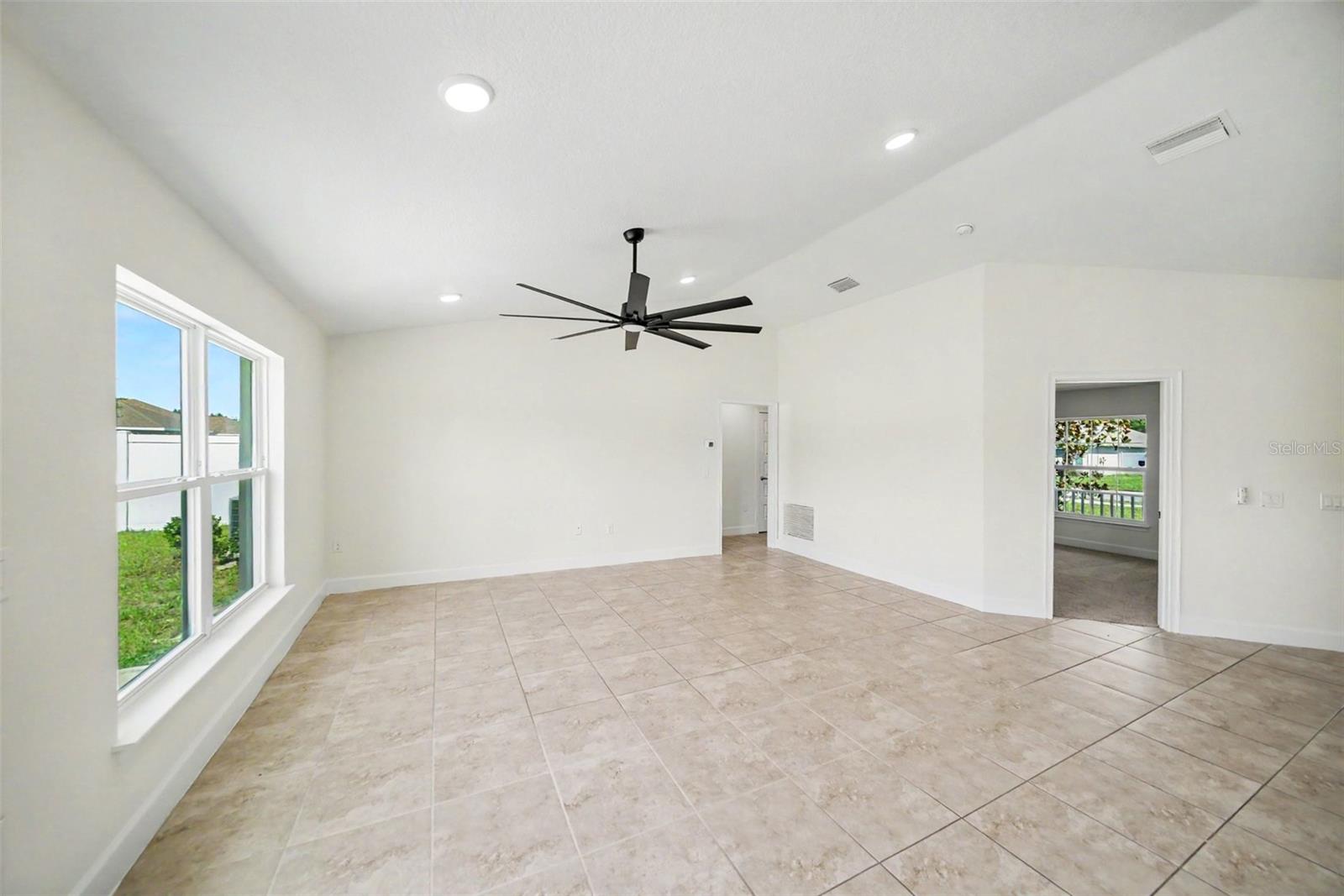16253 VINE CLIFF AVE — photo 7