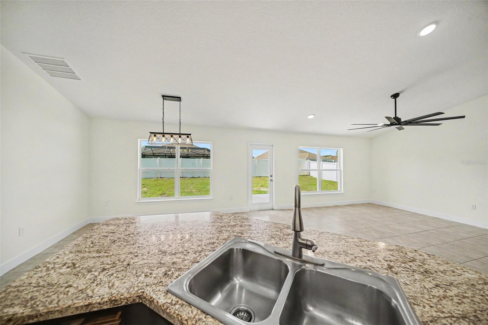16253 VINE CLIFF AVE — photo 17