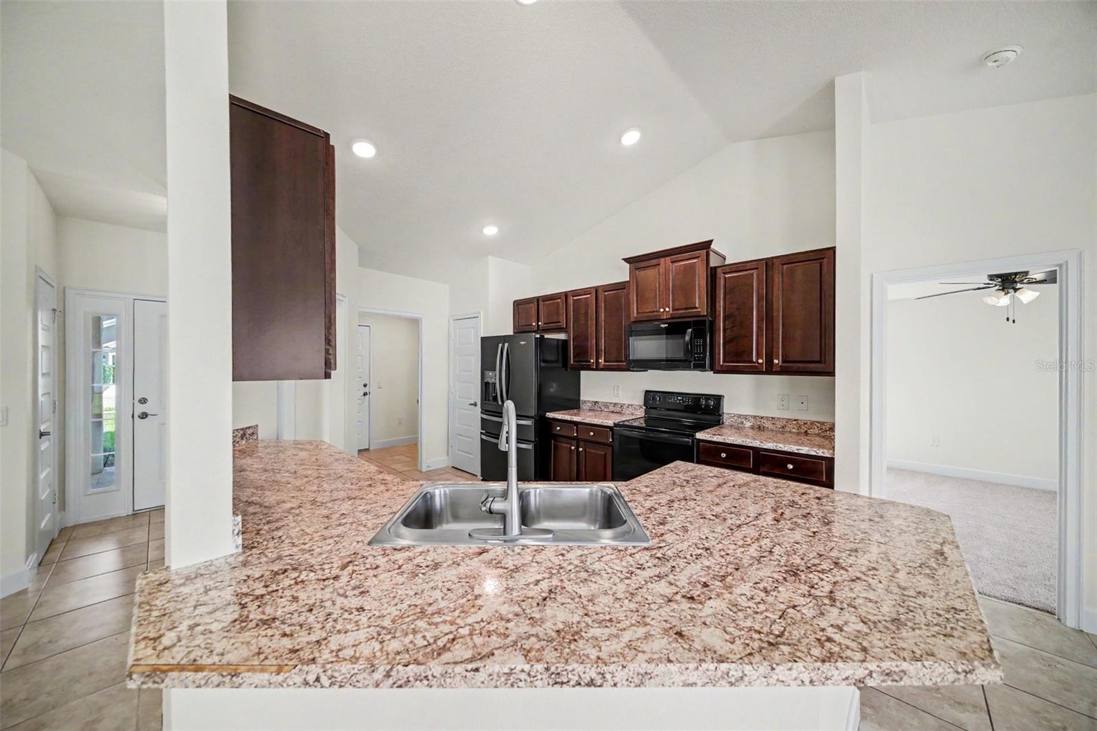 16253 VINE CLIFF AVE — photo 14
