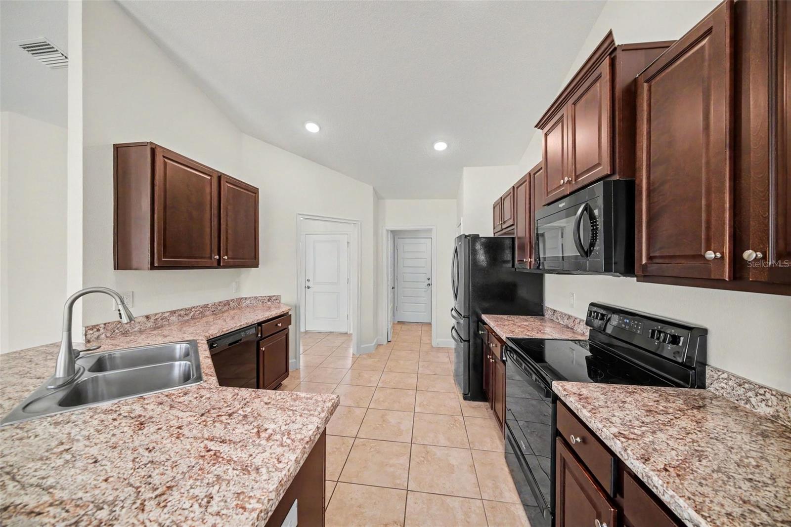 16253 VINE CLIFF AVE — photo 15