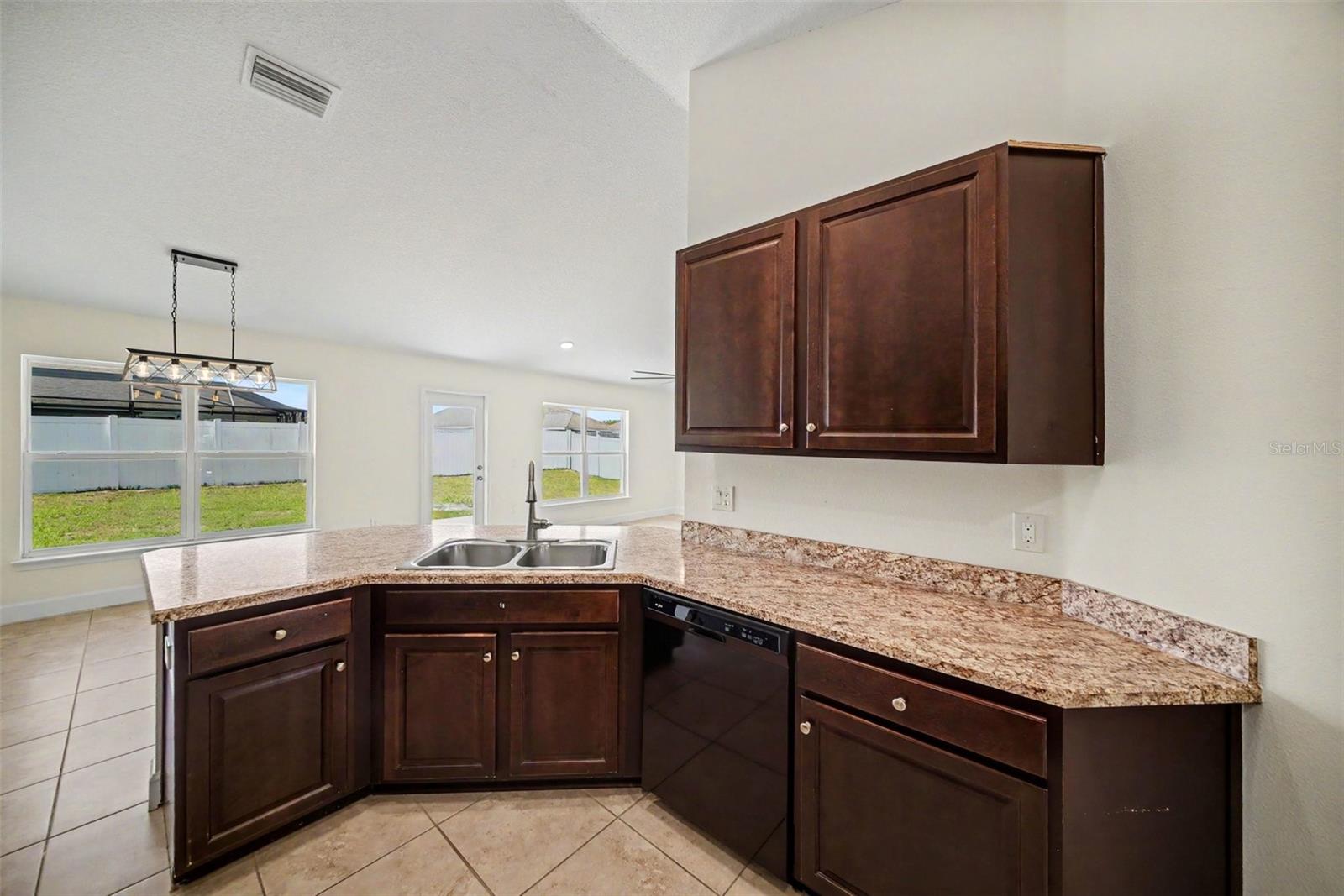 16253 VINE CLIFF AVE — photo 16