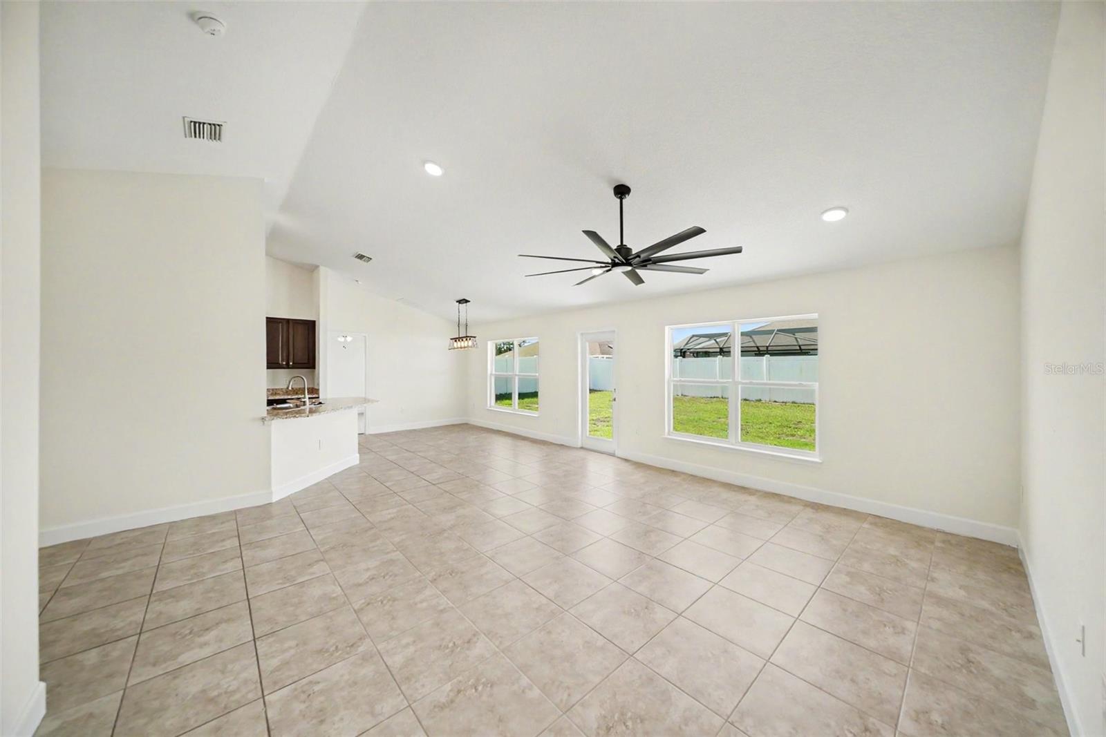 16253 VINE CLIFF AVE — photo 8
