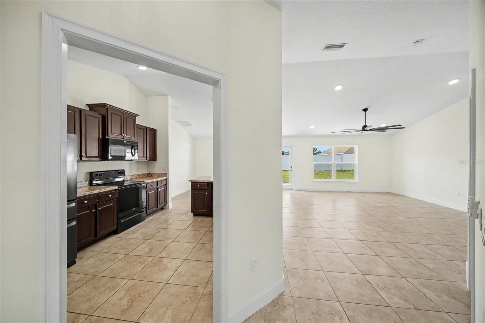 16253 VINE CLIFF AVE — photo 12