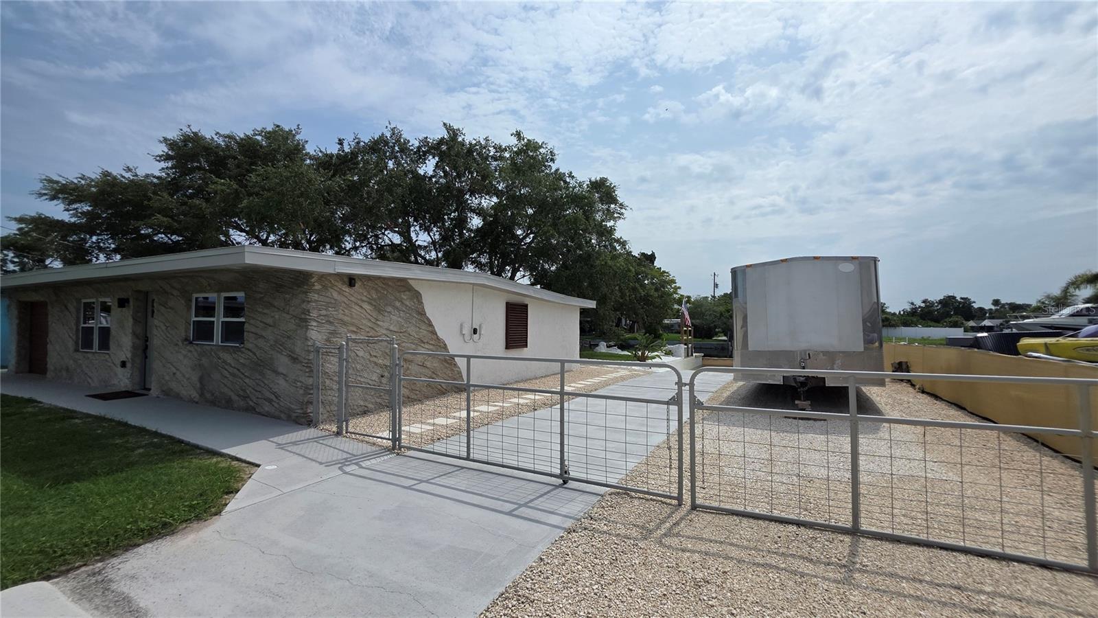 13400 CAROL DR — photo 19