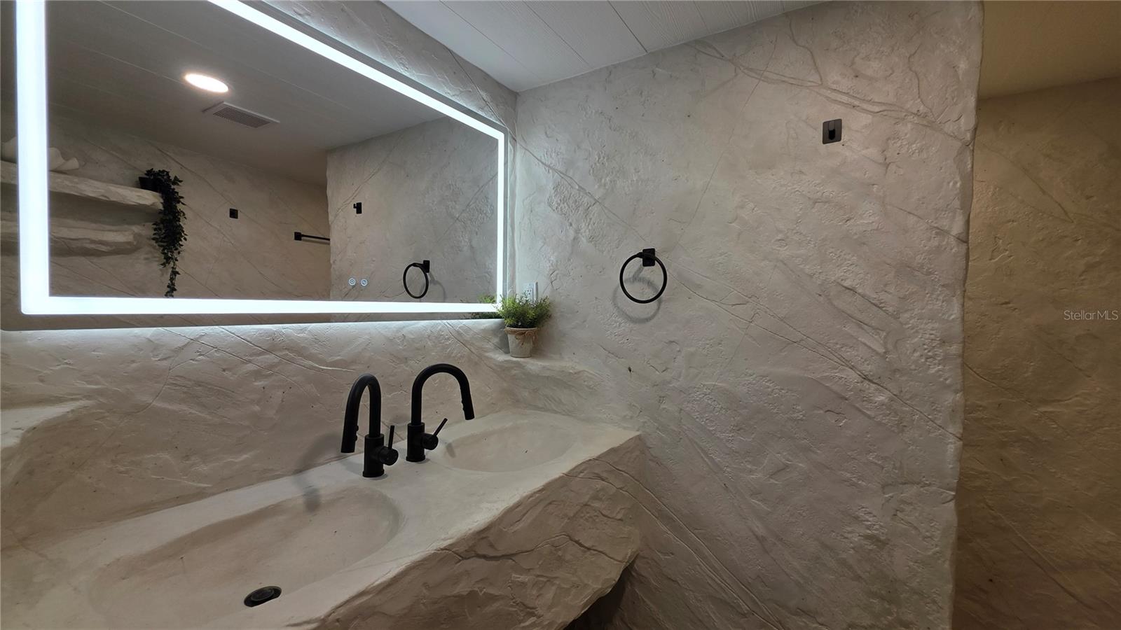 13400 CAROL DR — photo 40