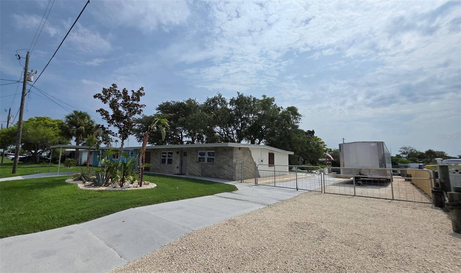 13400 CAROL DR — photo 3