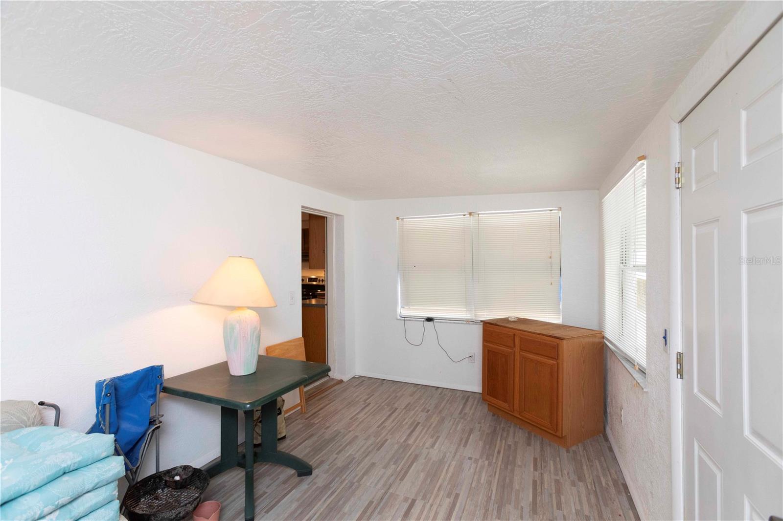 8431 SUNNYDALE DR — photo 12