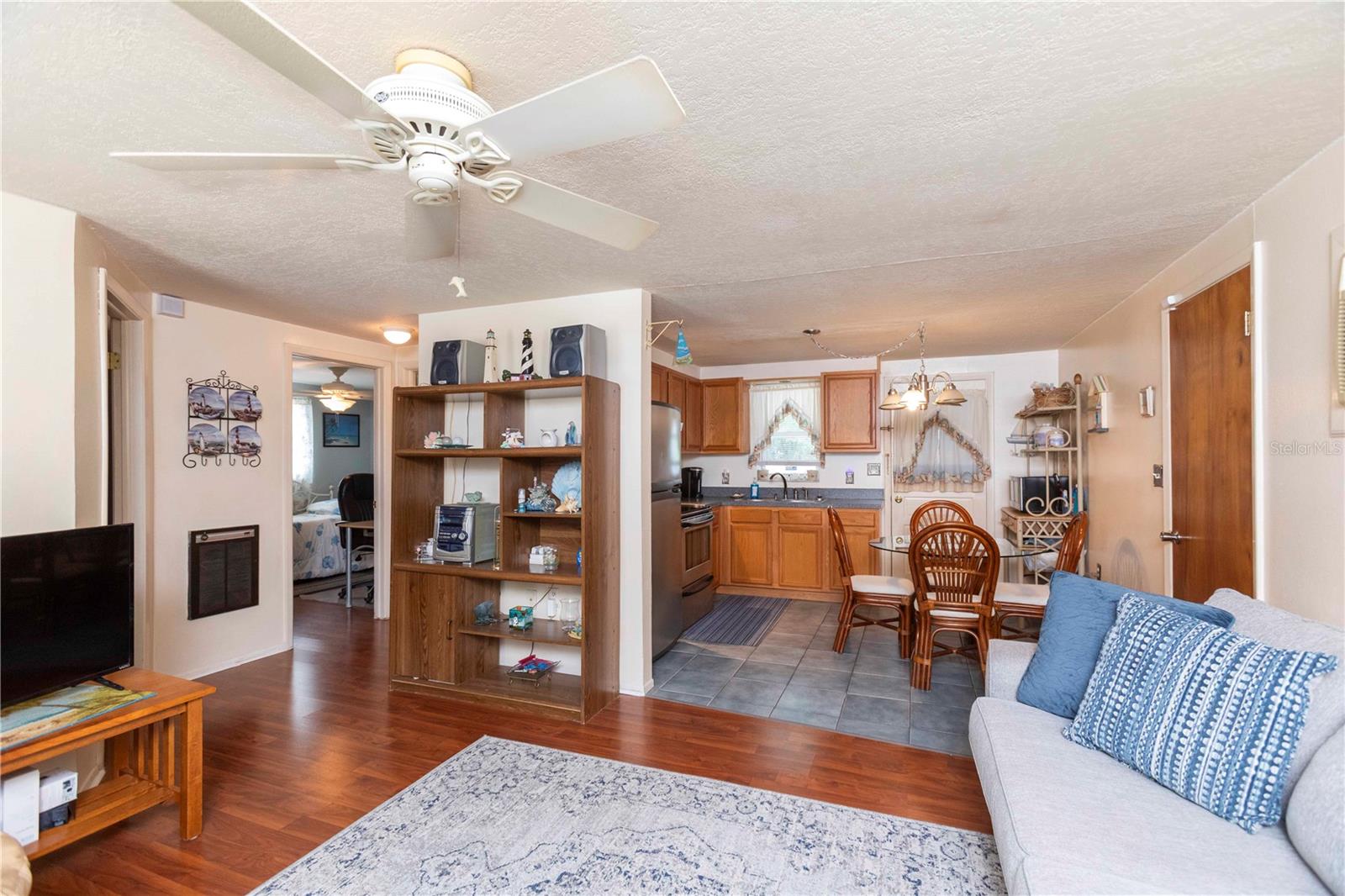 8431 SUNNYDALE DR — photo 10
