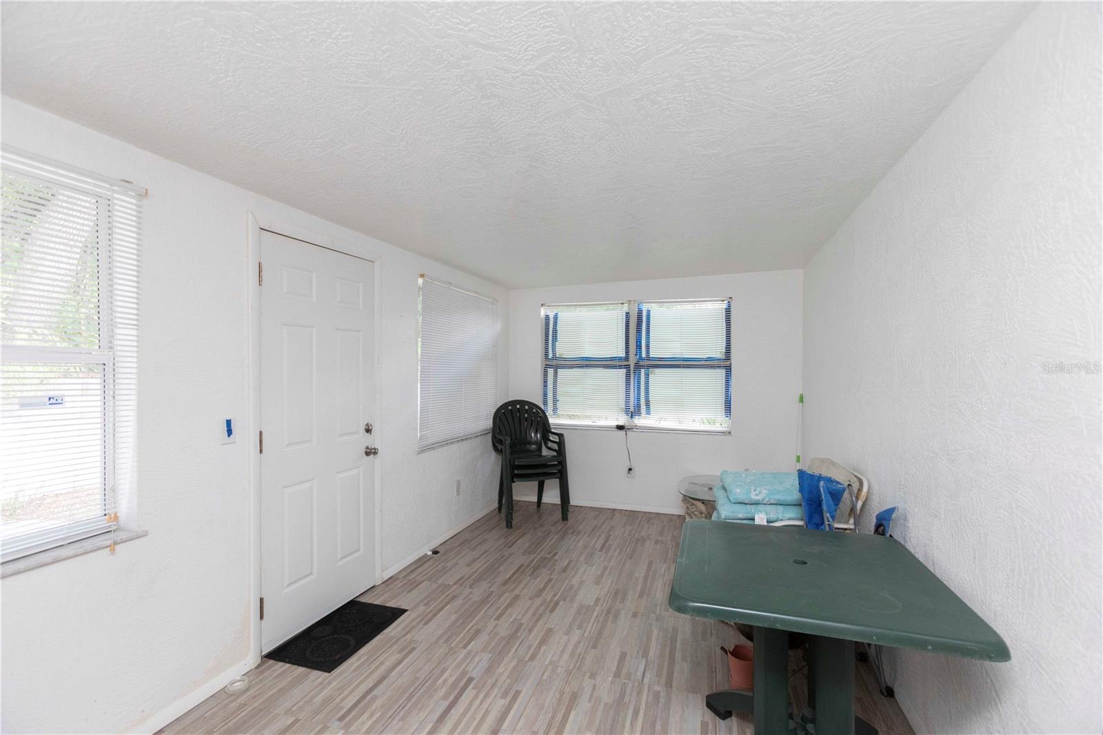 8431 SUNNYDALE DR — photo 11