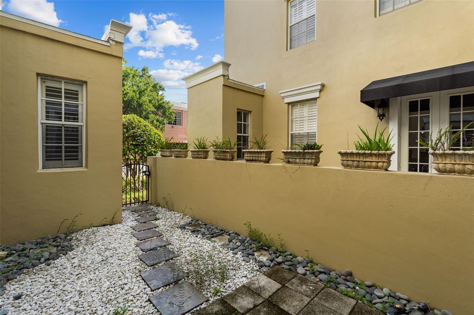 2419 VICTORIA GARDENS LN — photo 4
