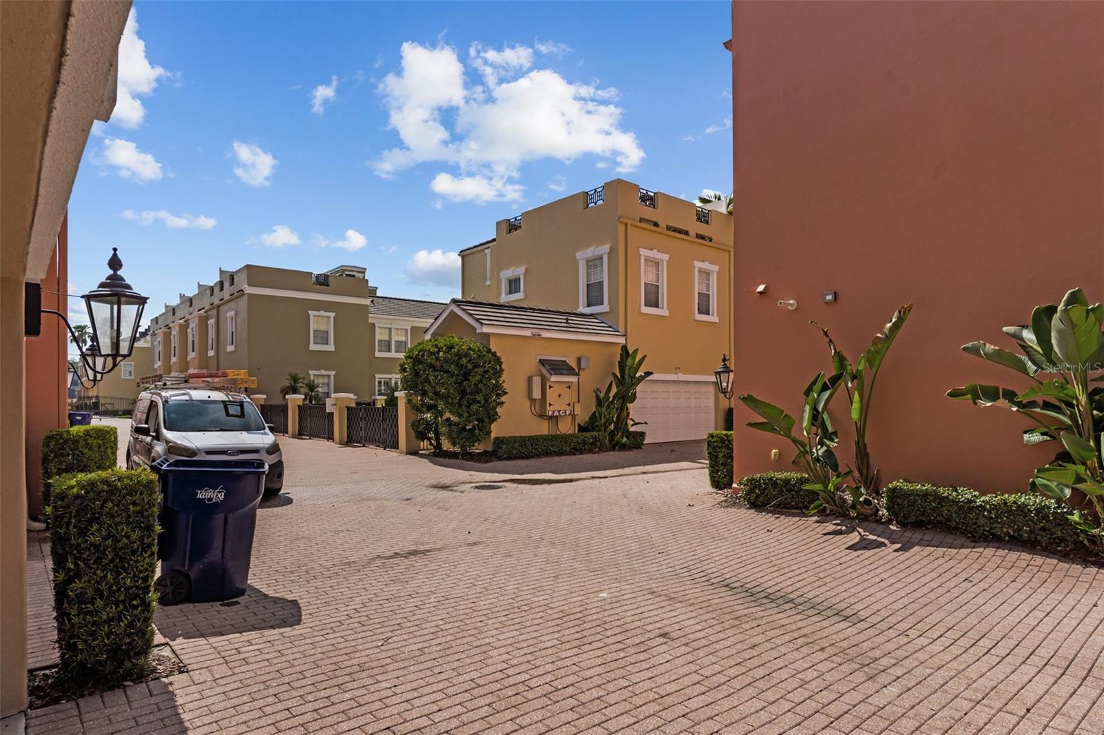2419 VICTORIA GARDENS LN — photo 44