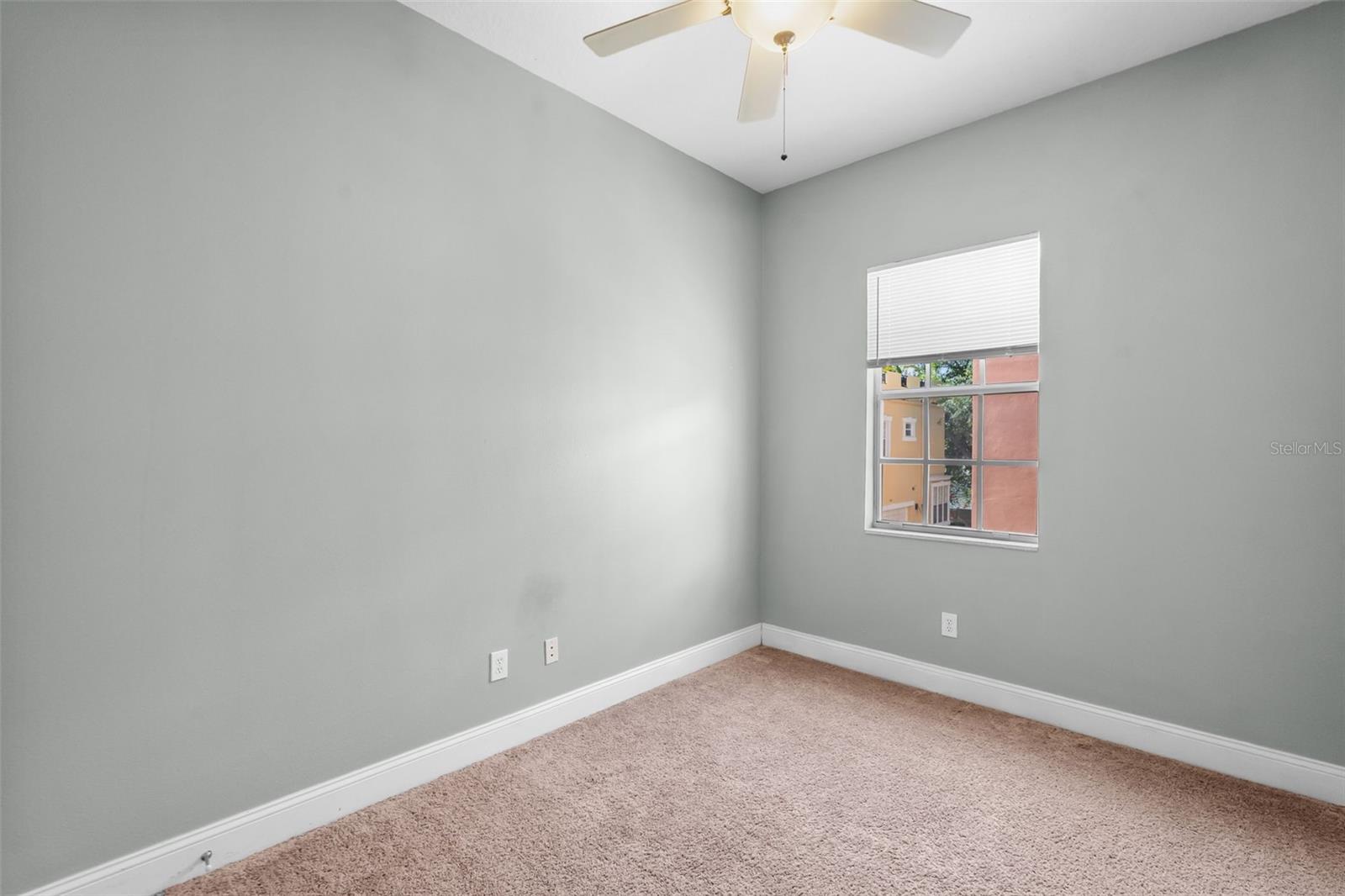 2419 VICTORIA GARDENS LN — photo 32