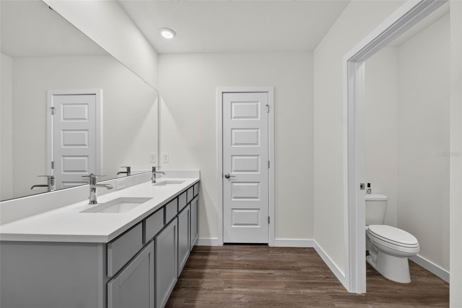 9744 CRESCENT RAY DR — photo 32