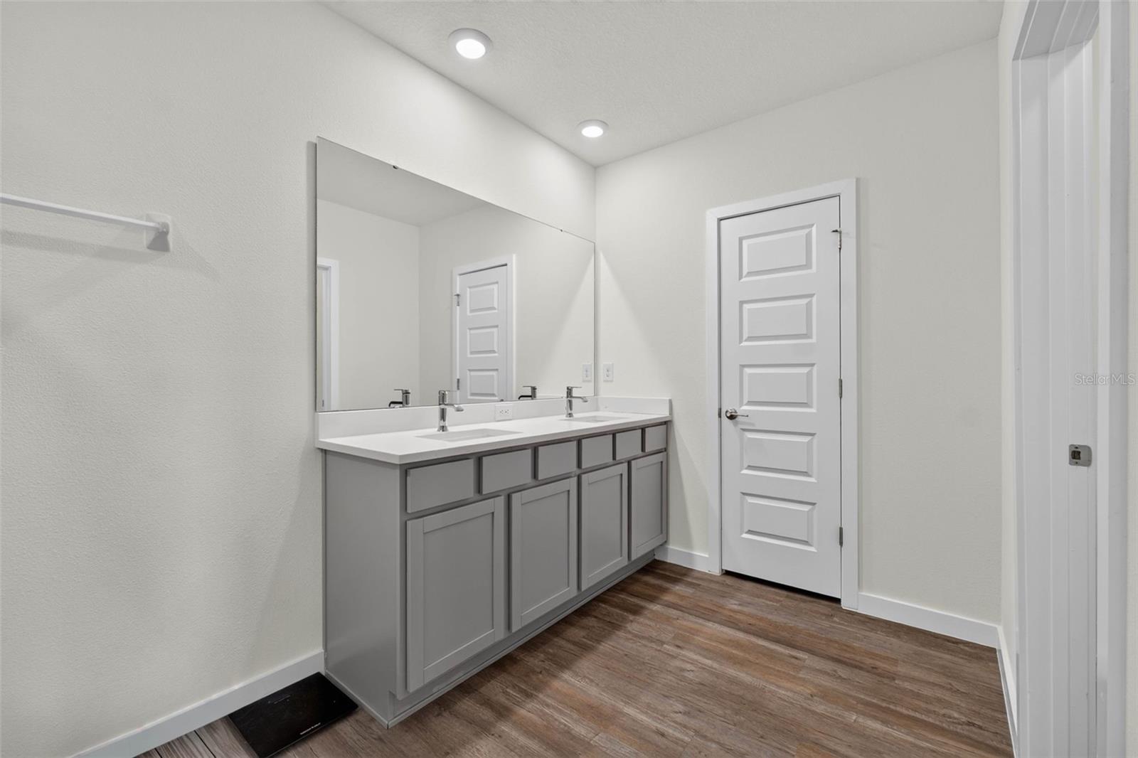 9744 CRESCENT RAY DR — photo 31