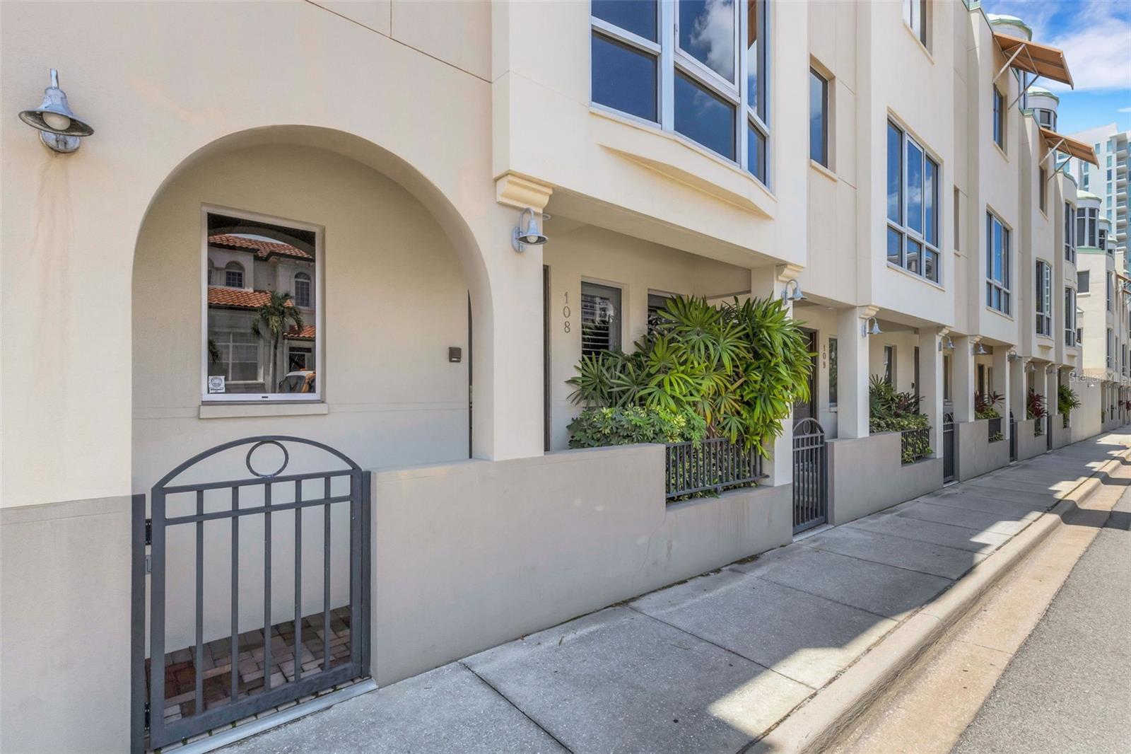 235 COCOANUT AVE #108B — photo 4