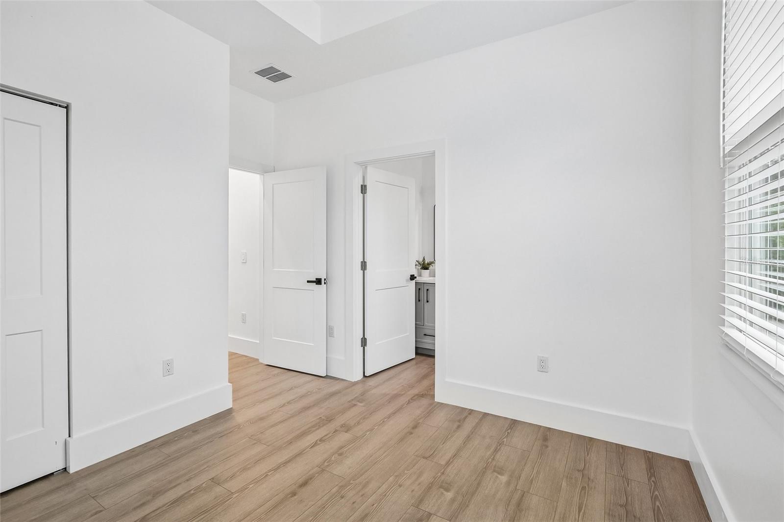 3612 E CLIFTON ST — photo 26