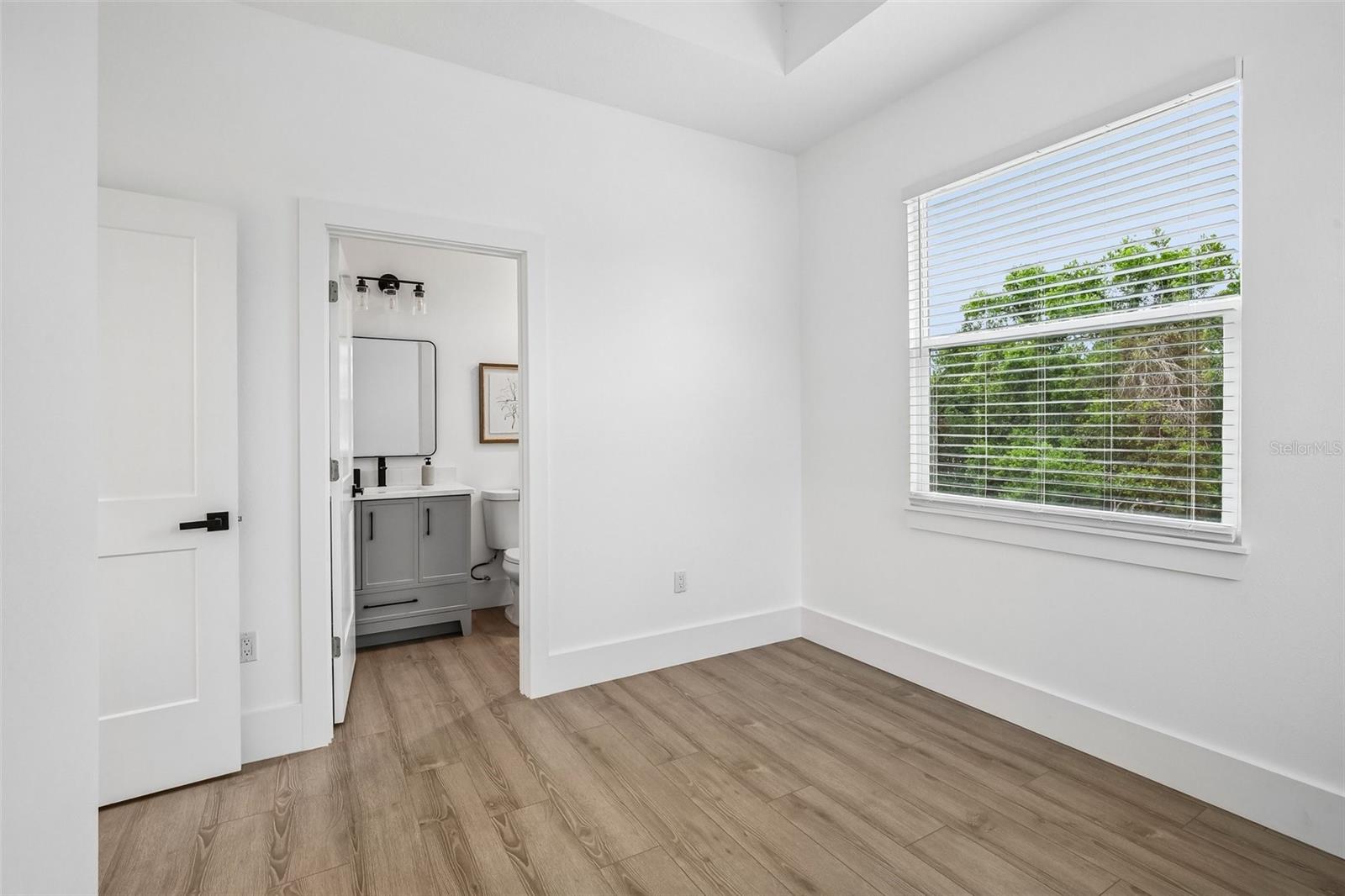 3612 E CLIFTON ST — photo 27