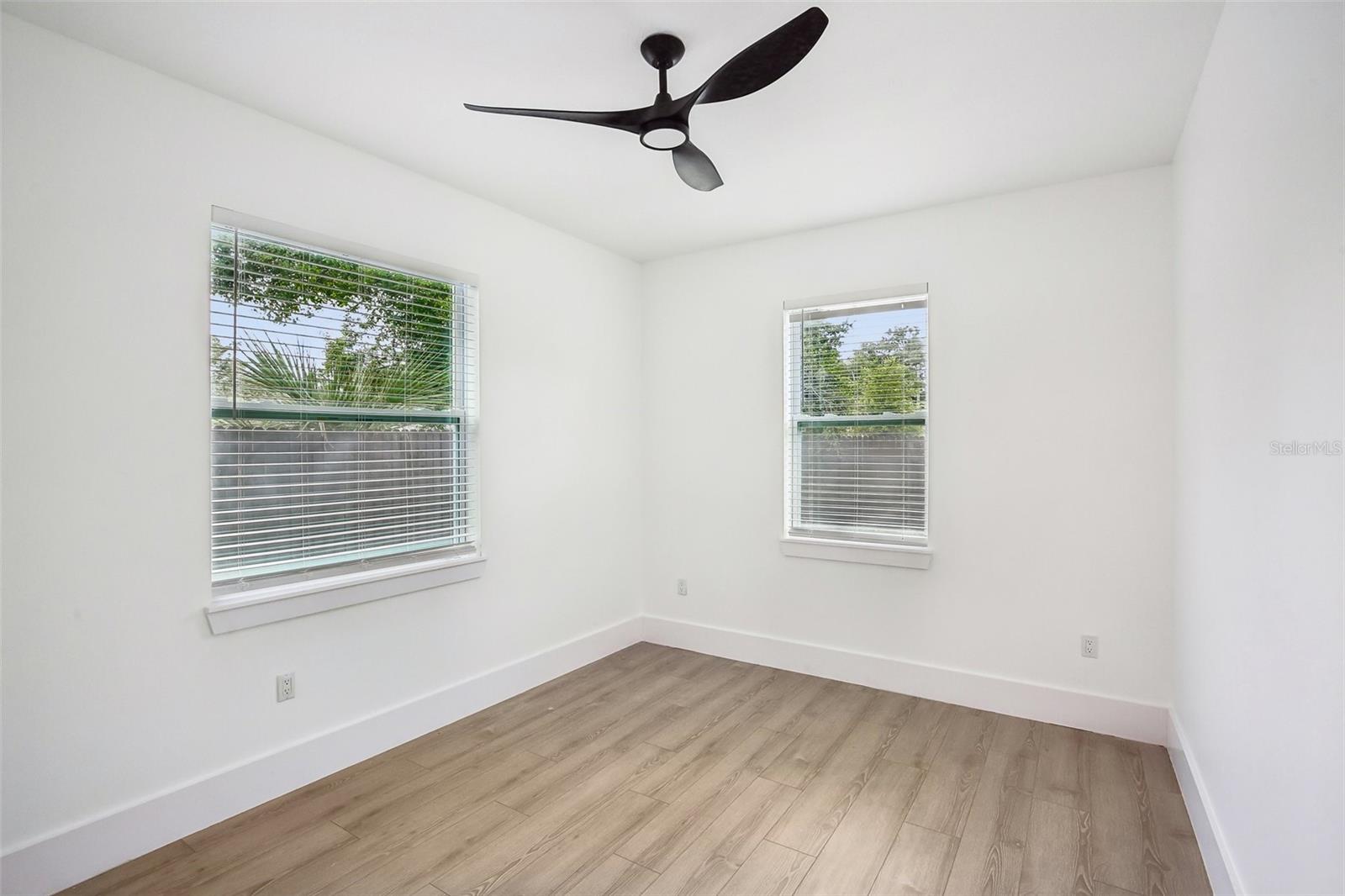 3612 E CLIFTON ST — photo 17