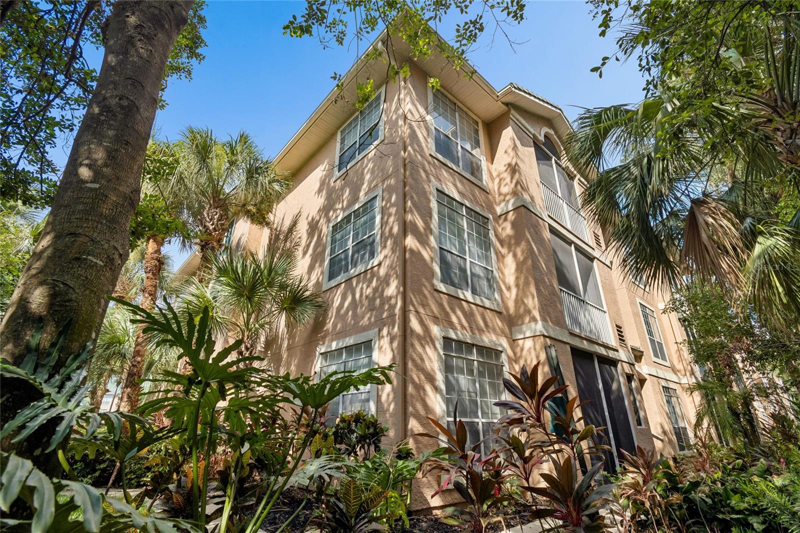 5211 BAY CLUB CIR — photo 18