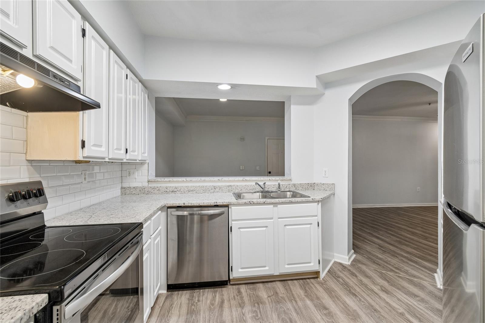 5211 BAY CLUB CIR — photo 13