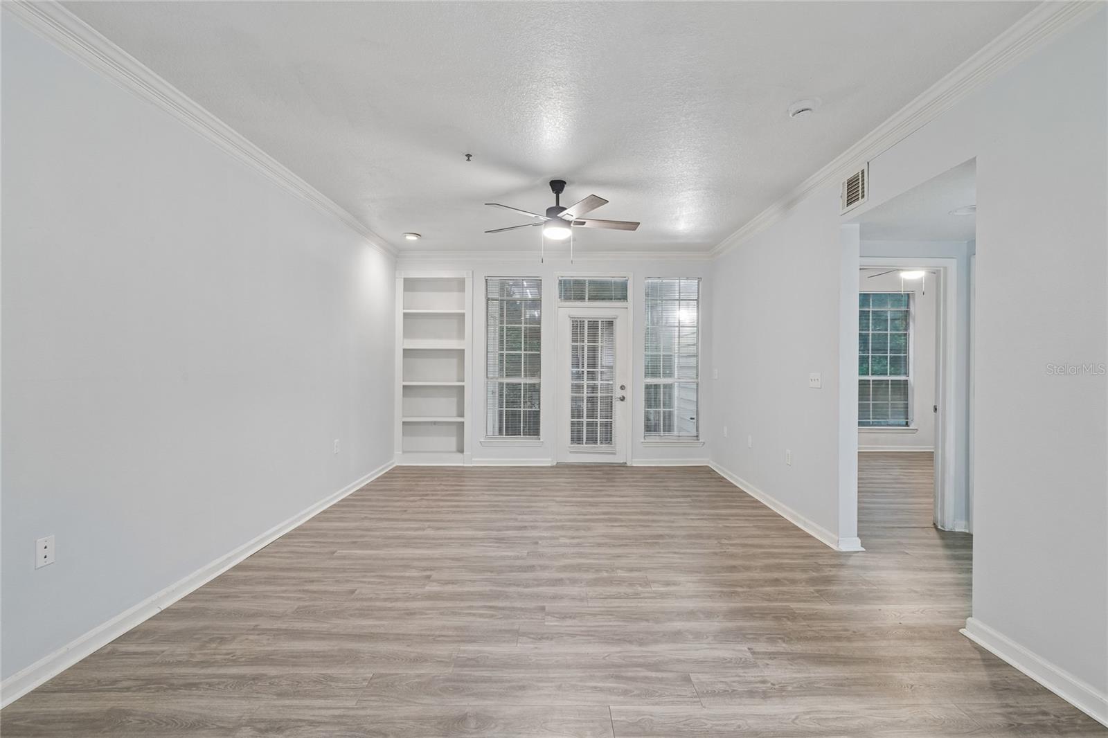5211 BAY CLUB CIR — photo 4