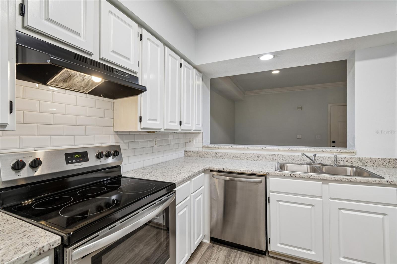5211 BAY CLUB CIR — photo 12