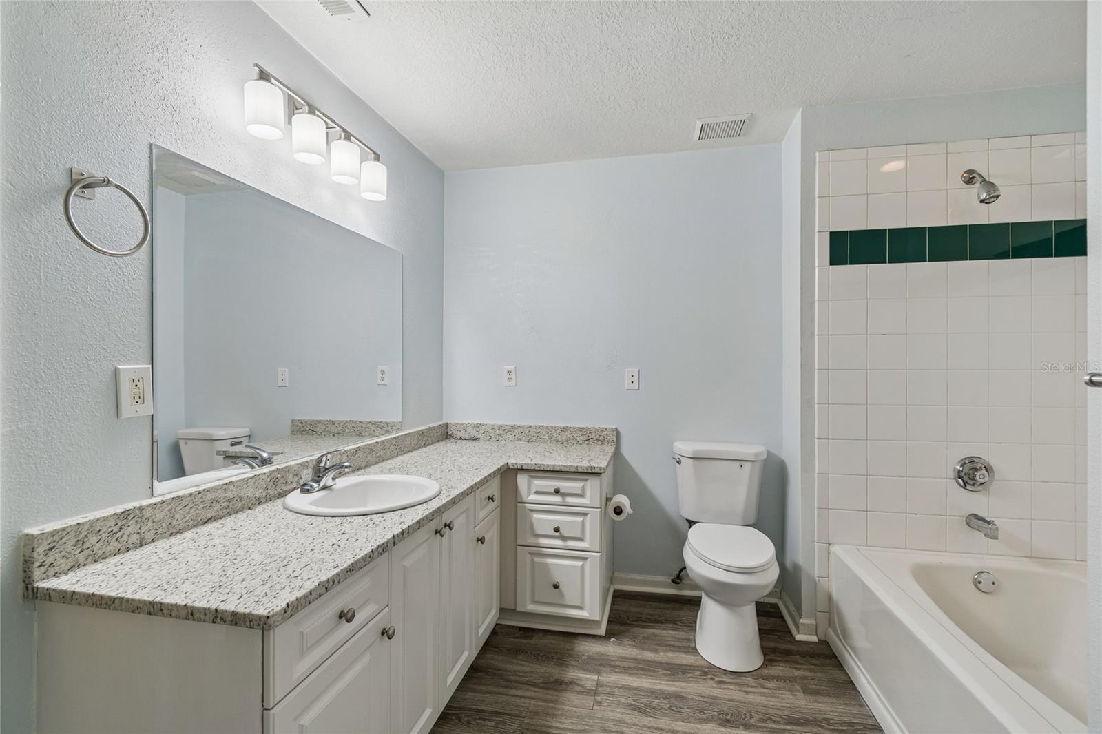 5211 BAY CLUB CIR — photo 8