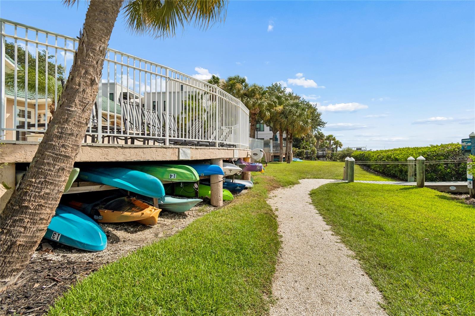 5211 BAY CLUB CIR — photo 24