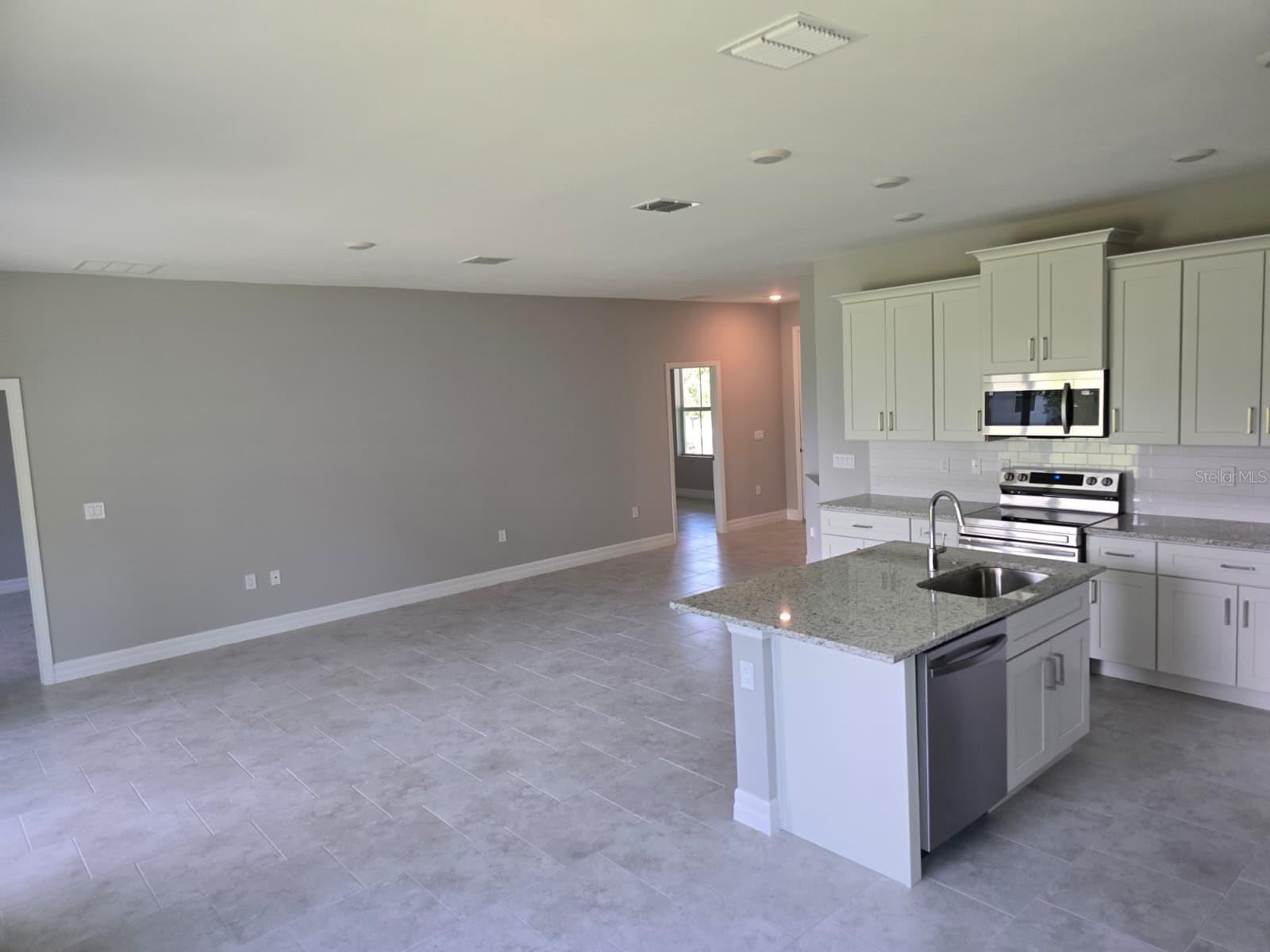 2857 SHADY AVE — photo 3