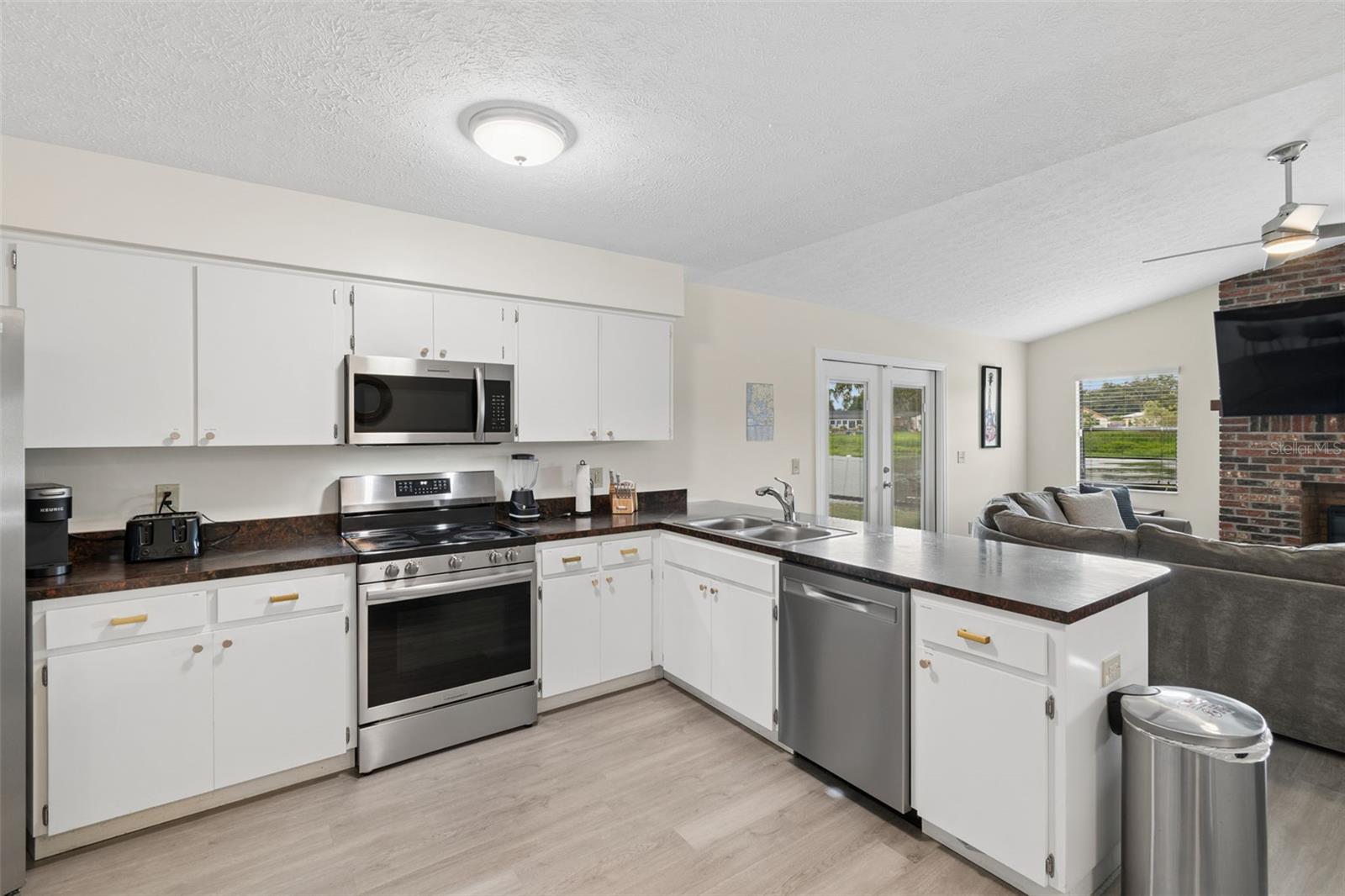 653 TIMBER POND DR — photo 29