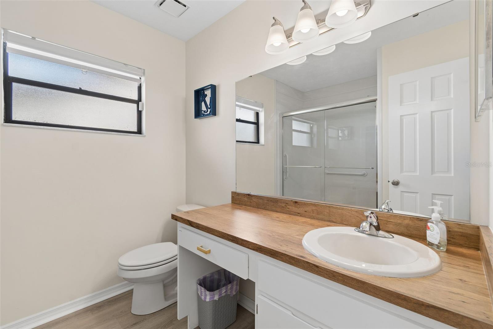 653 TIMBER POND DR — photo 40