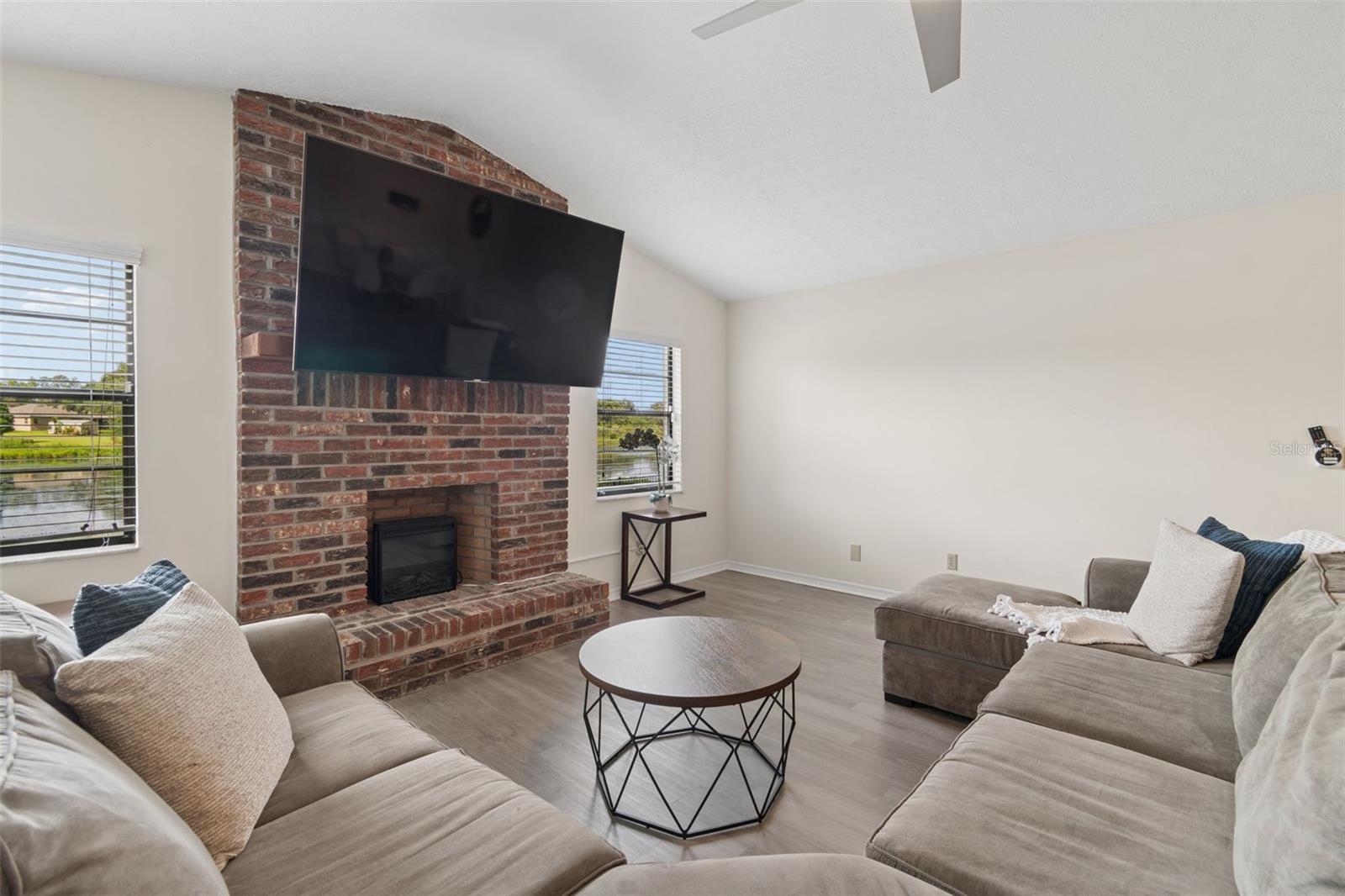 653 TIMBER POND DR — photo 32