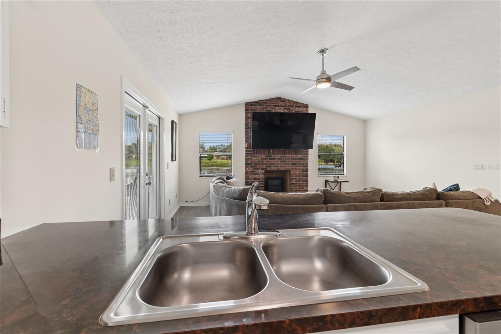 653 TIMBER POND DR — photo 31