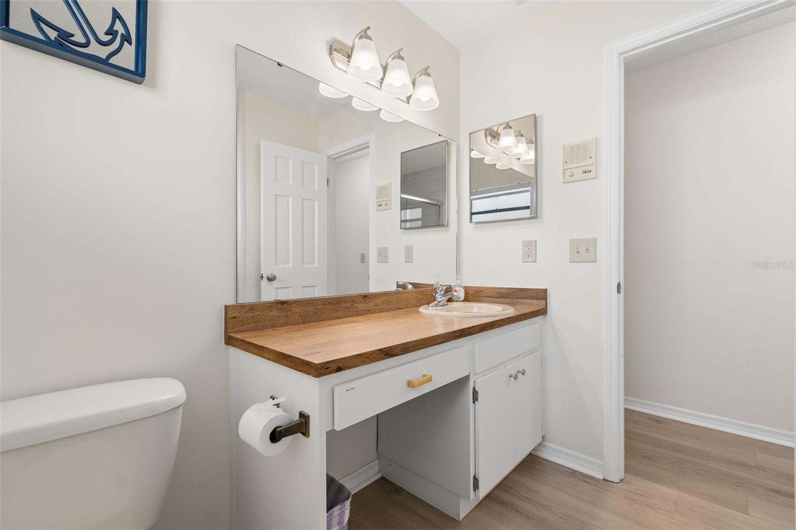 653 TIMBER POND DR — photo 41
