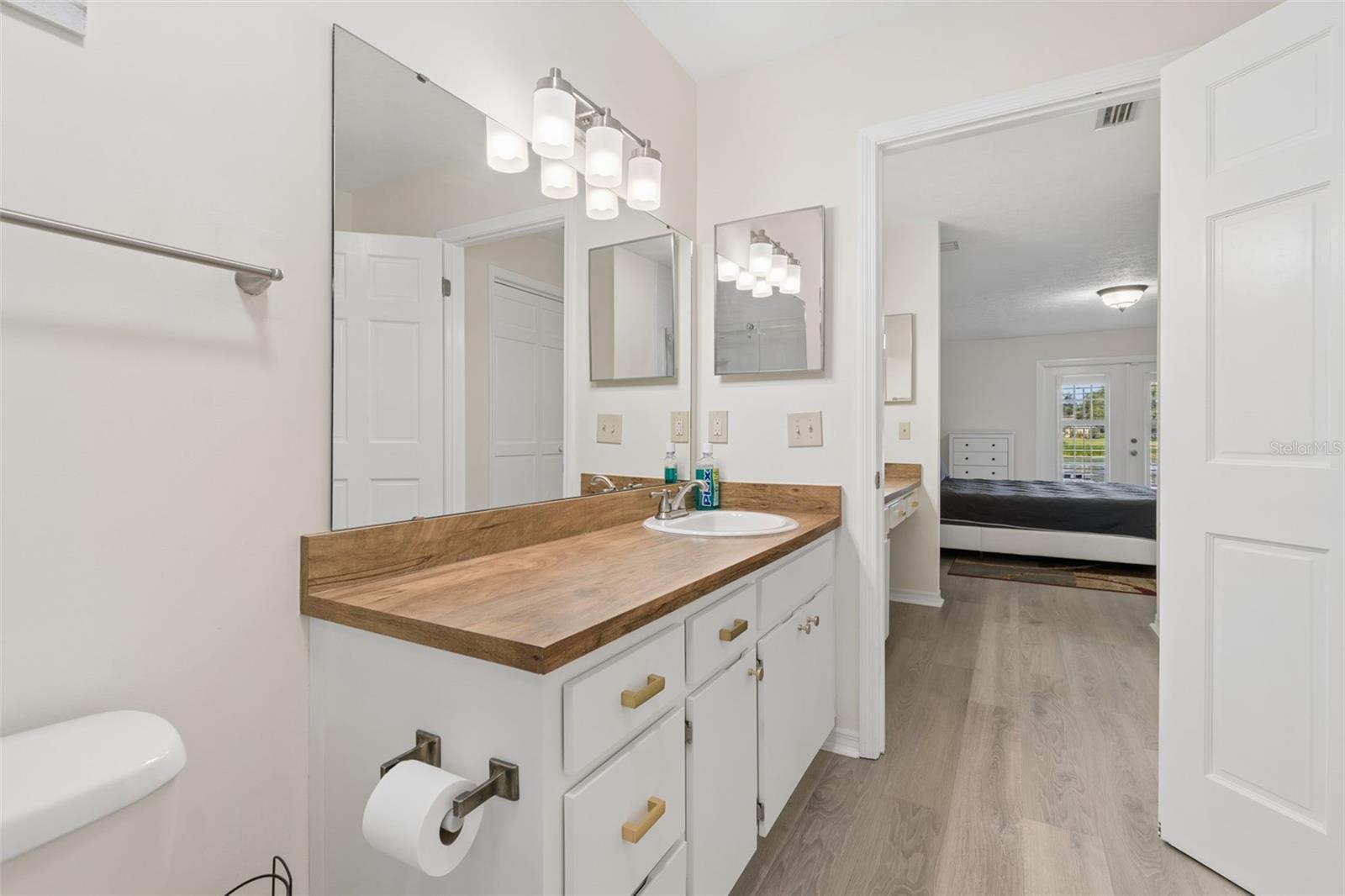 653 TIMBER POND DR — photo 22