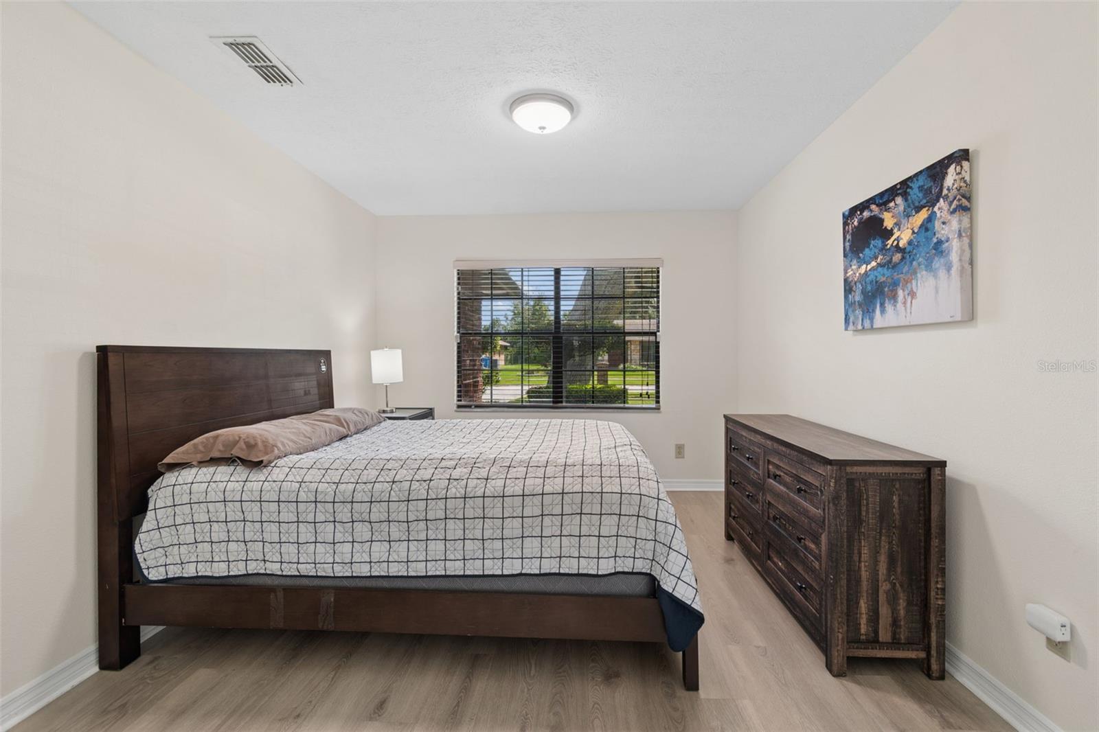653 TIMBER POND DR — photo 24