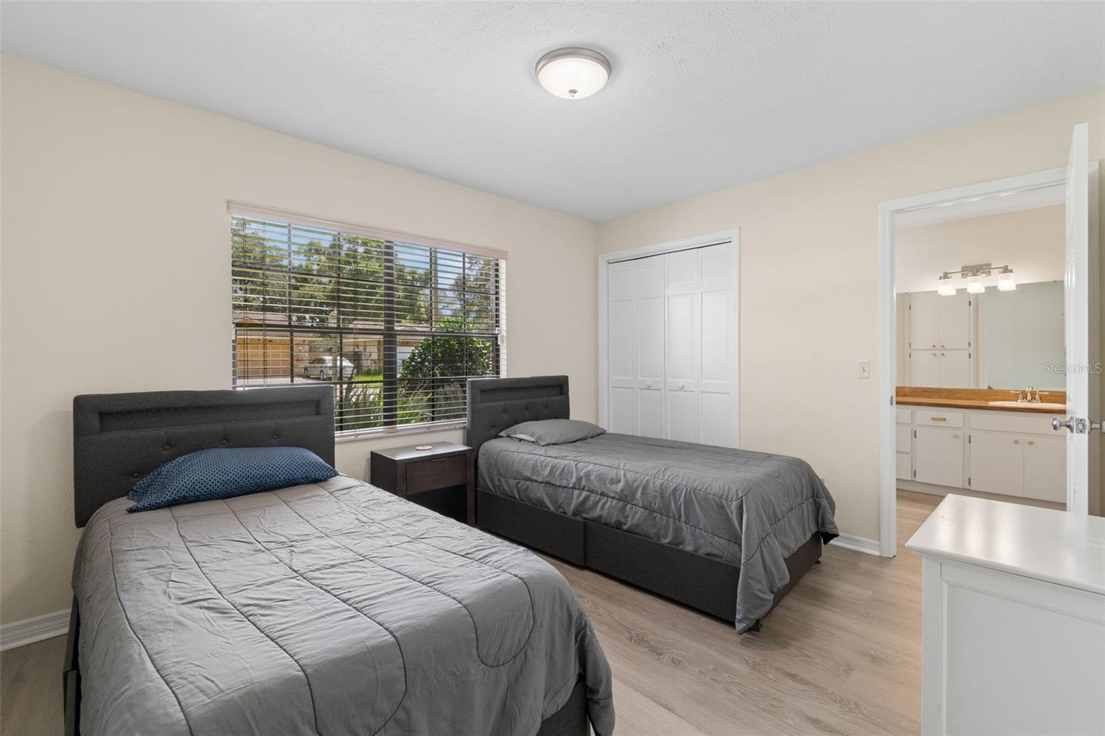 653 TIMBER POND DR — photo 14