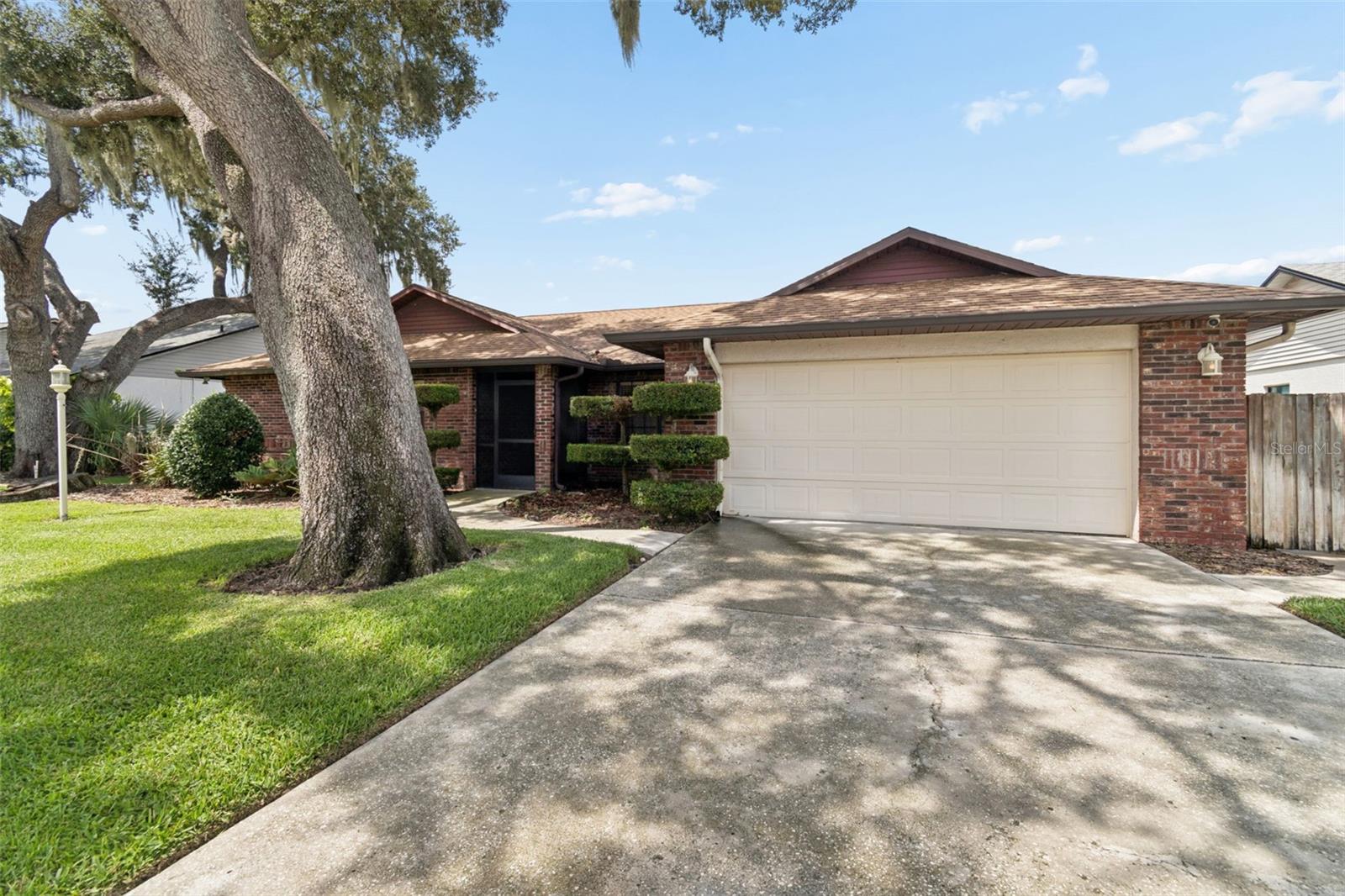 653 TIMBER POND DR — photo 2