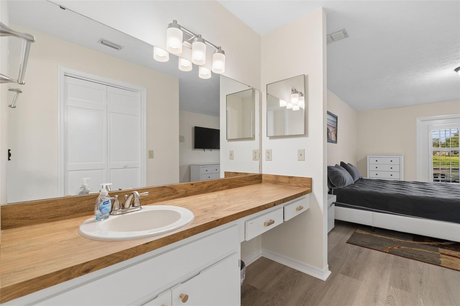 653 TIMBER POND DR — photo 19