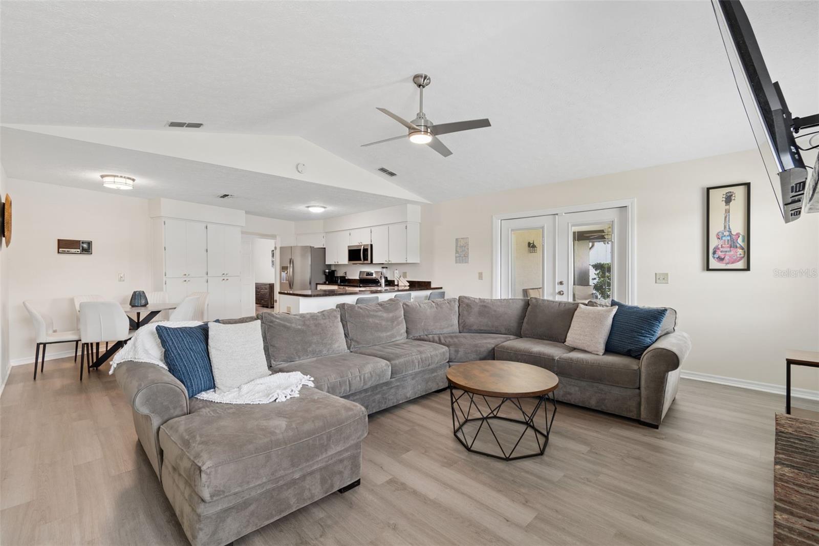 653 TIMBER POND DR — photo 34