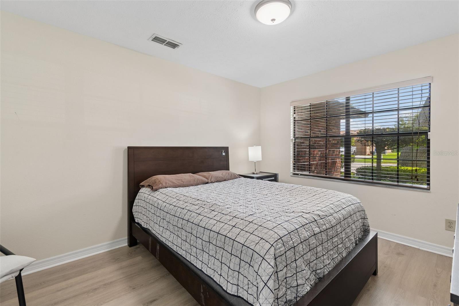 653 TIMBER POND DR — photo 25