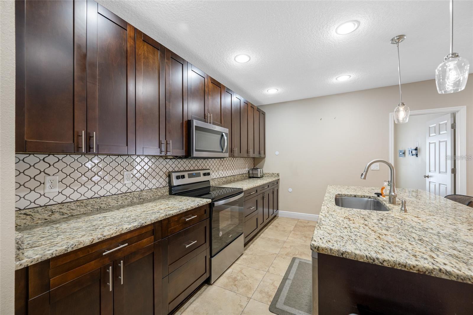 230 CLAYTON ST — photo 17