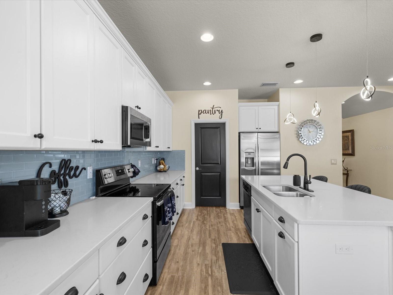 7117 PARK TREE DR — photo 3