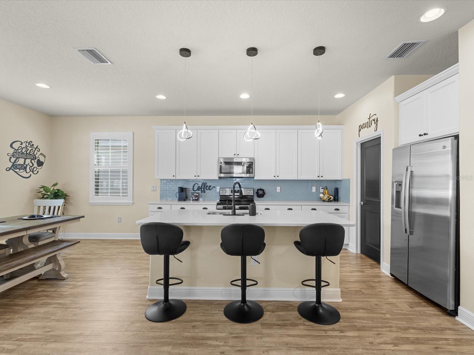 7117 PARK TREE DR — photo 2