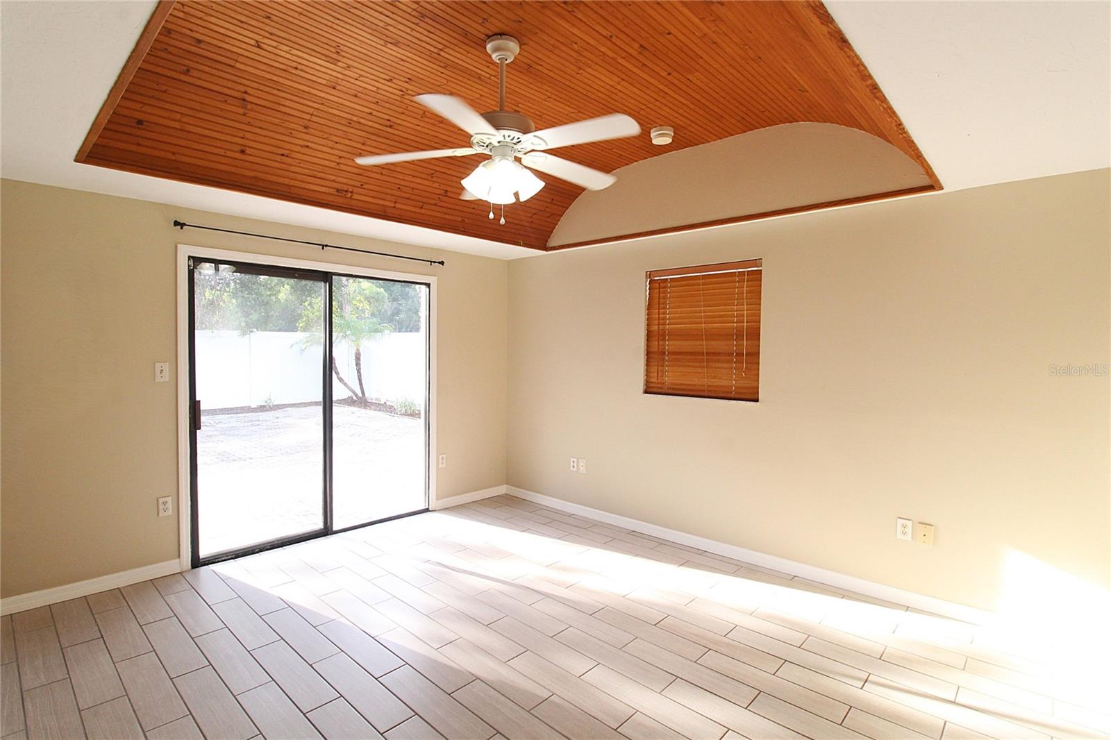 2516 E MILMAR DR — photo 12