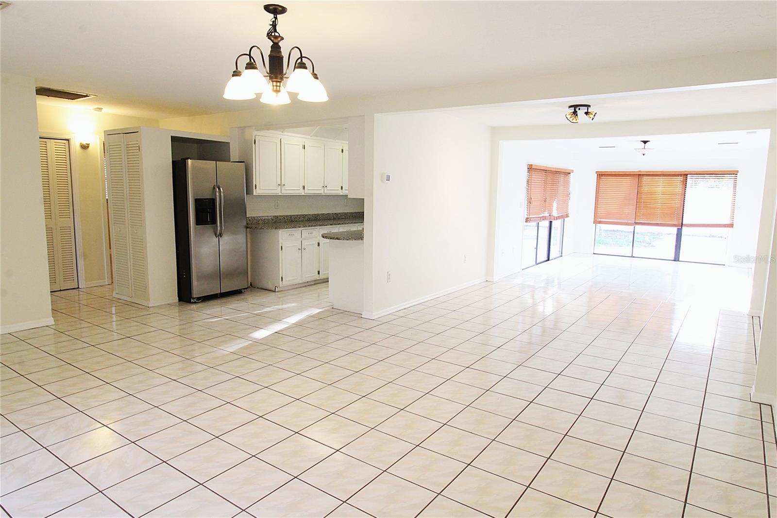 2516 E MILMAR DR — photo 2